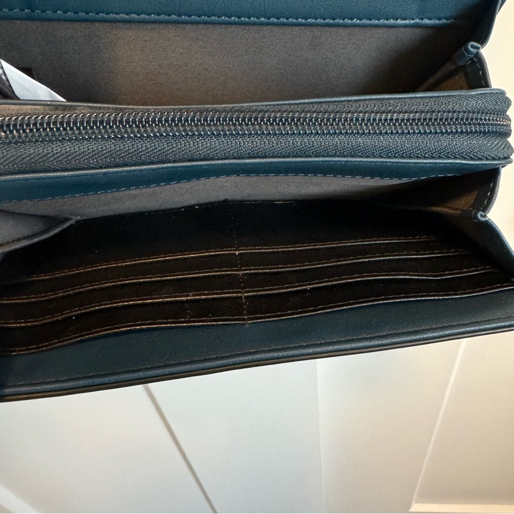 Simply Vera Vera Wang Dark Blue Crossbody Small Purse - Picture 10 of 12